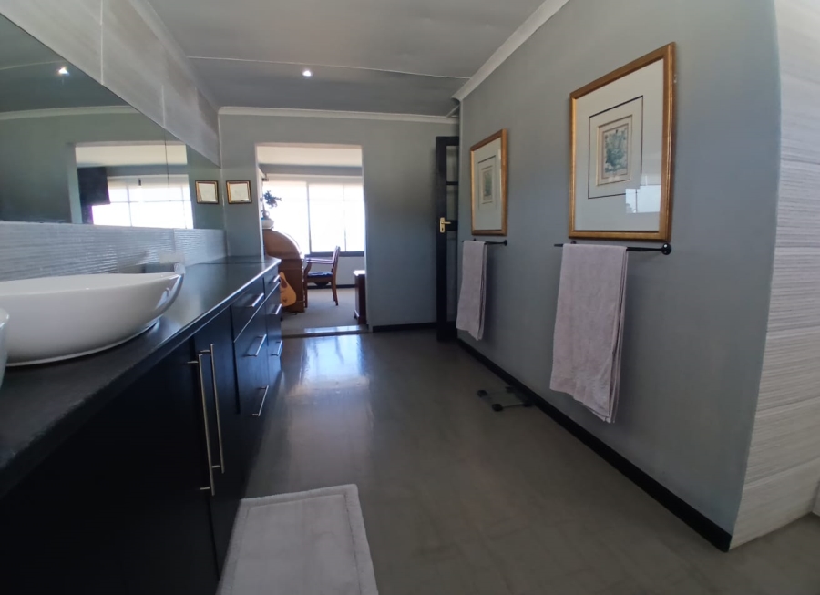 5 Bedroom Property for Sale in De Bakke Western Cape